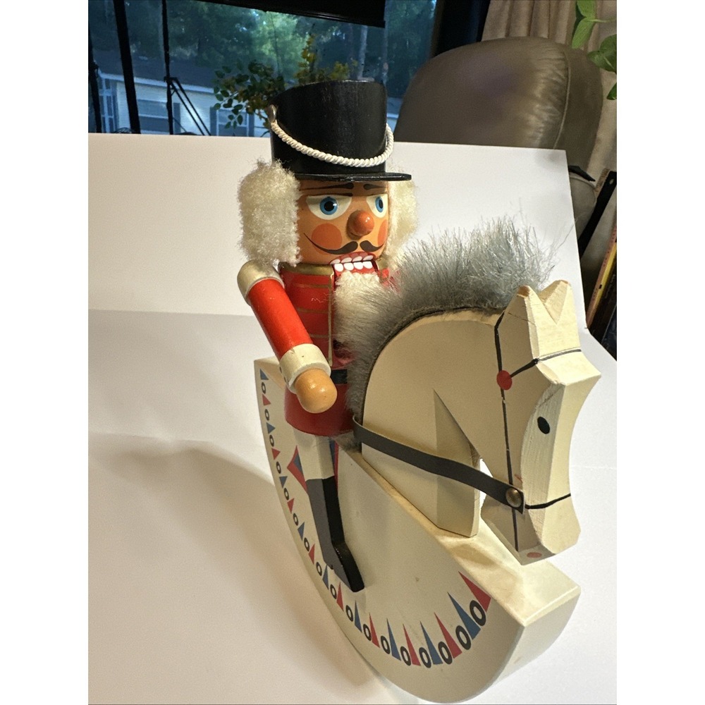 VTG Erzgebirge nutcracker. Chip On Horse Ear and Chip on Front. See Photos - Picture 2 of 10